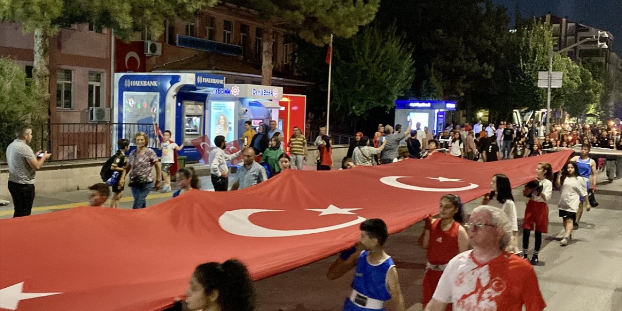 Kırşehir'de 30 Ağustos Zafer Bayramı'nda fener alayı ve konser düzenlendi