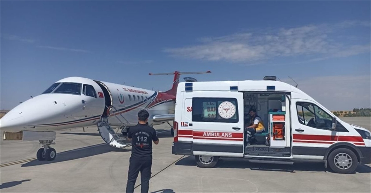 Şanlıurfa'da tedavi gören 3 bebek, ambulans uçakla İstanbul'a sevk edildi