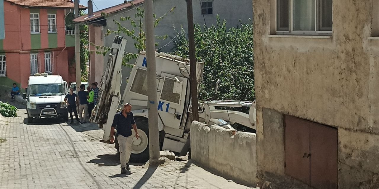 Kastamonu'da ölen polisin bahçesine gömdüğü söylenen el bombaları aranıyor