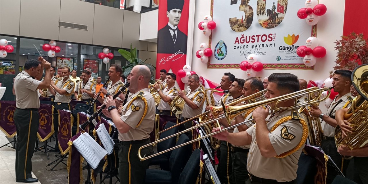 Güngören'de 1. Ordu Bölge Bando Komutanlığınca konser verildi