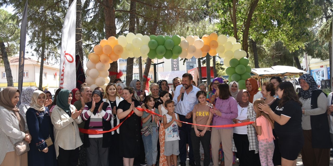 Balıkesir'de şenlik bütçesi depremzedelere gönderildi