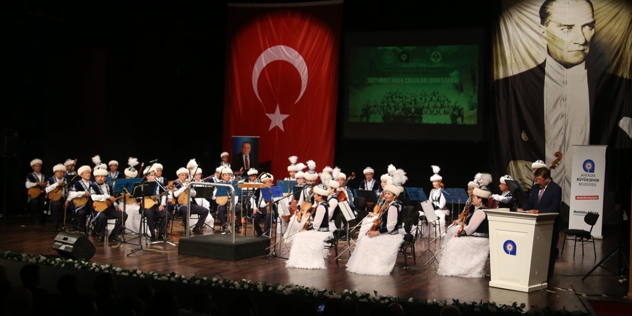 Antalya'da Tattimbet Akademik Halk Çalgıları Orkestrası konser verdi