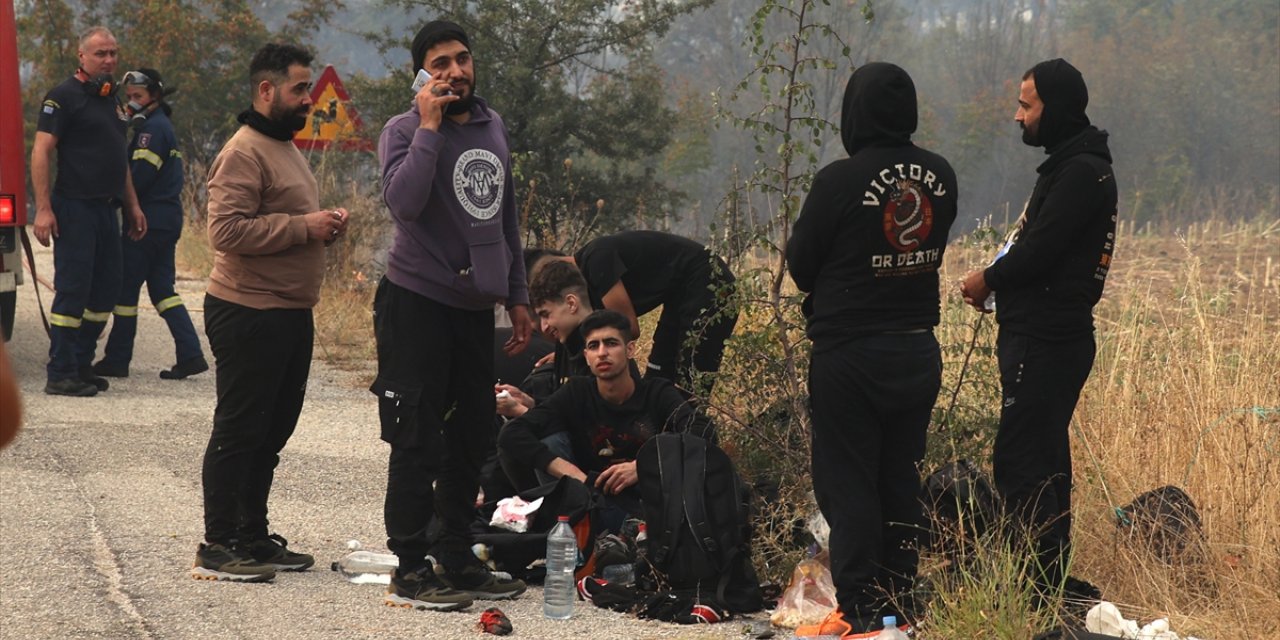 Yunanistan'daki yangınlarda düzensiz göçmenler de çıkış yolu arıyor