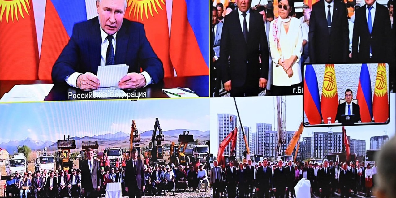 Caparov ve Putin, Kırgızistan'da 3 okulun temel atma törenine video konferans yoluyla katıldı