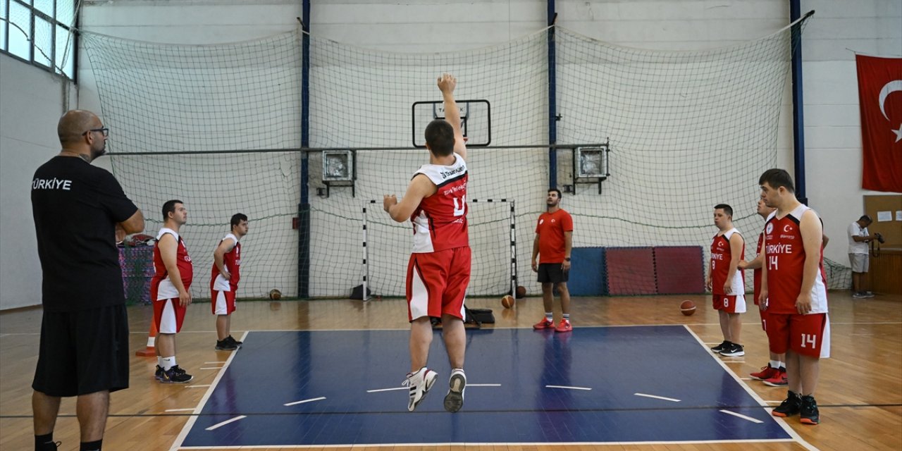 Down Sendromlu Milli Basketbol Takımı, İtalya'ya Avrupa şampiyonu olmak için gidiyor