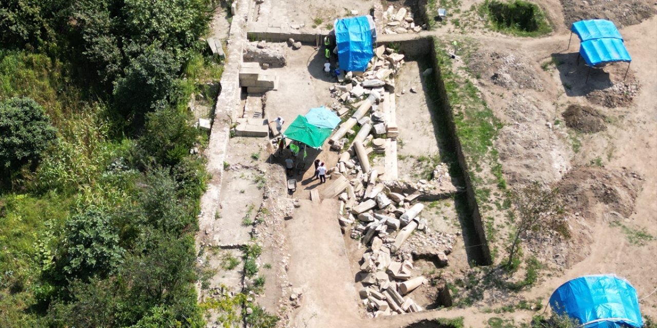 Amasra'da temel kazısında rastlanılan tarihi kalıntılar kayıt altına alınıyor