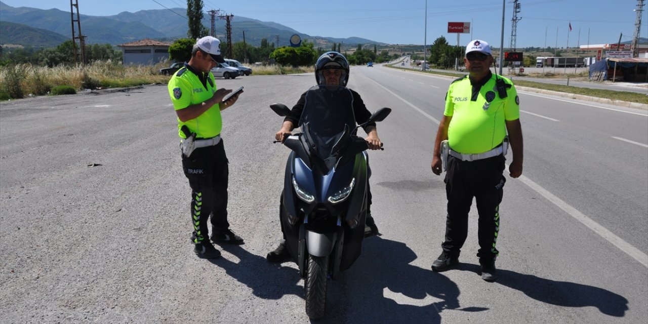 Amasya'da abartı egzoz ve motosiklet denetiminde 17 sürücüye para cezası uygulandı