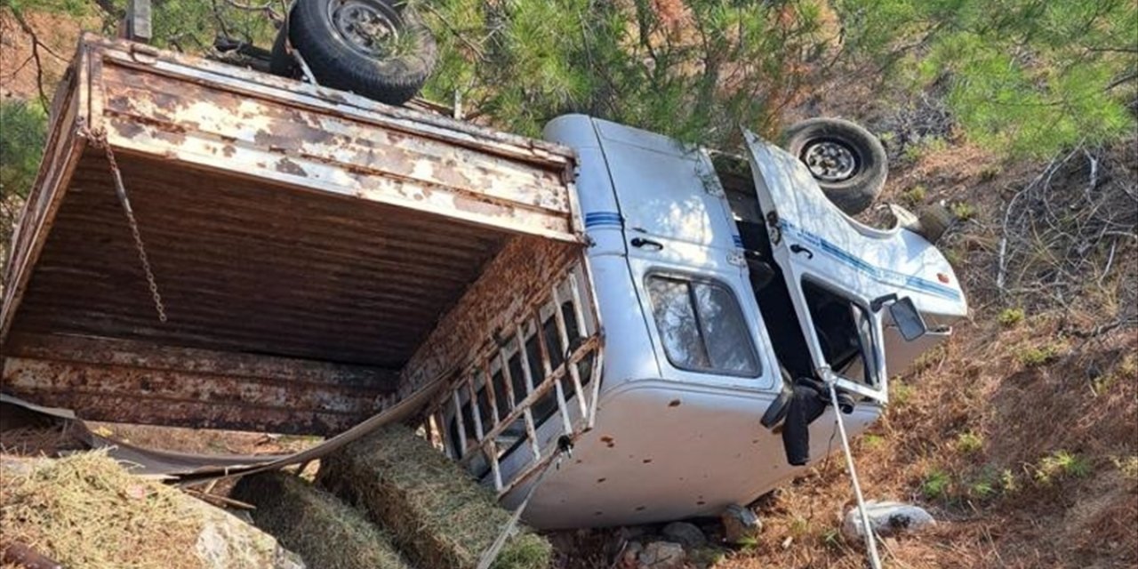 Çanakkale'de gece aracıyla uçuruma yuvarlanarak ölen sürücü sabah fark edildi