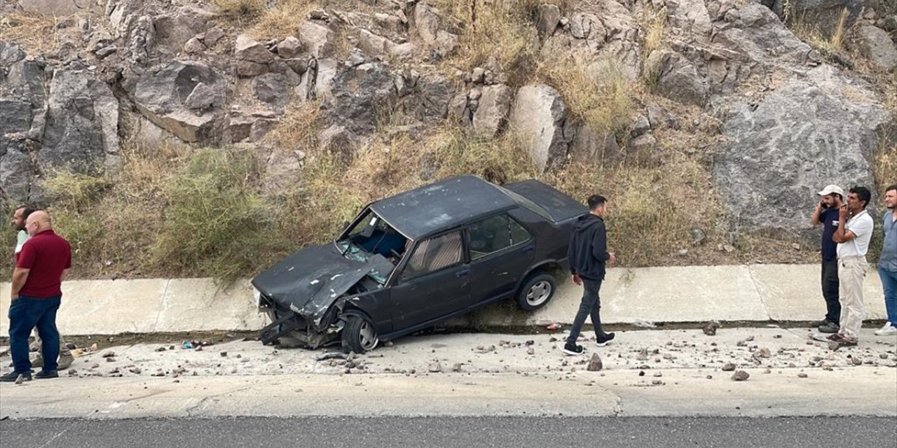 Afyonkarahisar'da otomobil ile motosikletin çarpıştığı kazada bir kişi öldü