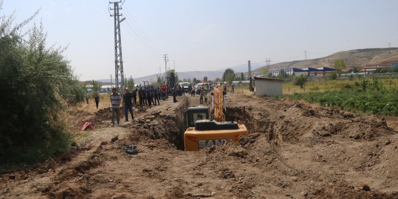 Çankırı'da altyapı çalışmaları sırasında toprak altında kalan işçi öldü