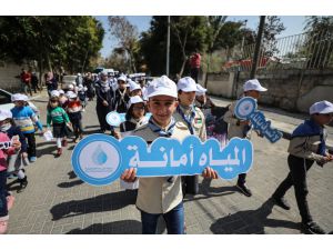 Gazzeli küçük izcilerden "Dünya Su Günü" yürüyüşü