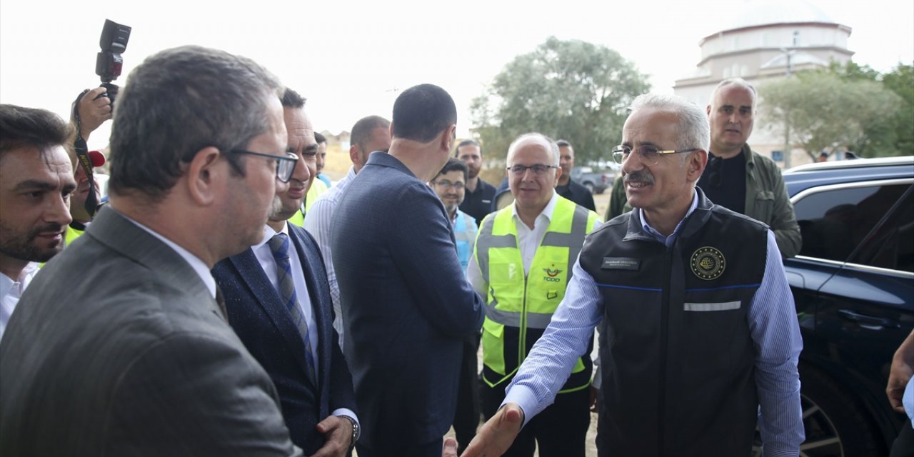 Bakan Uraloğlu, Manisa'da, Ankara-İzmir Hızlı Tren Projesi'ne ilişkin konuştu: