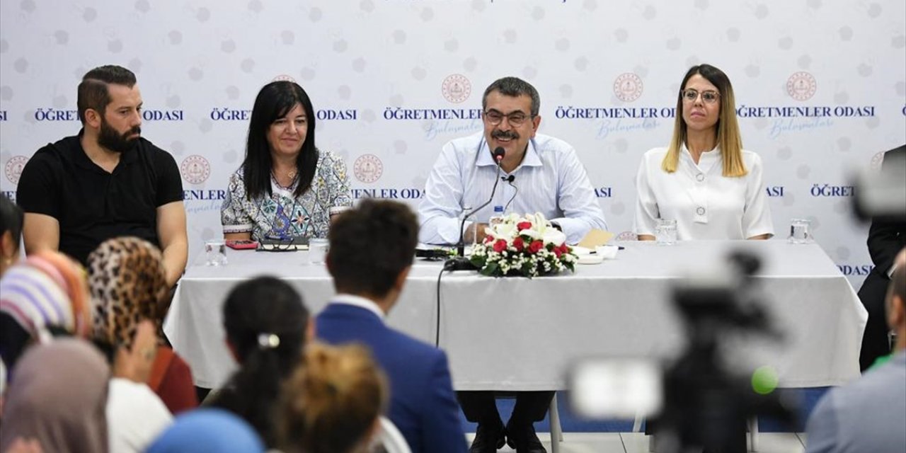 Milli Eğitim Bakanı Tekin, Eskişehir'de "Öğretmenler Odası Buluşmaları"na katıldı