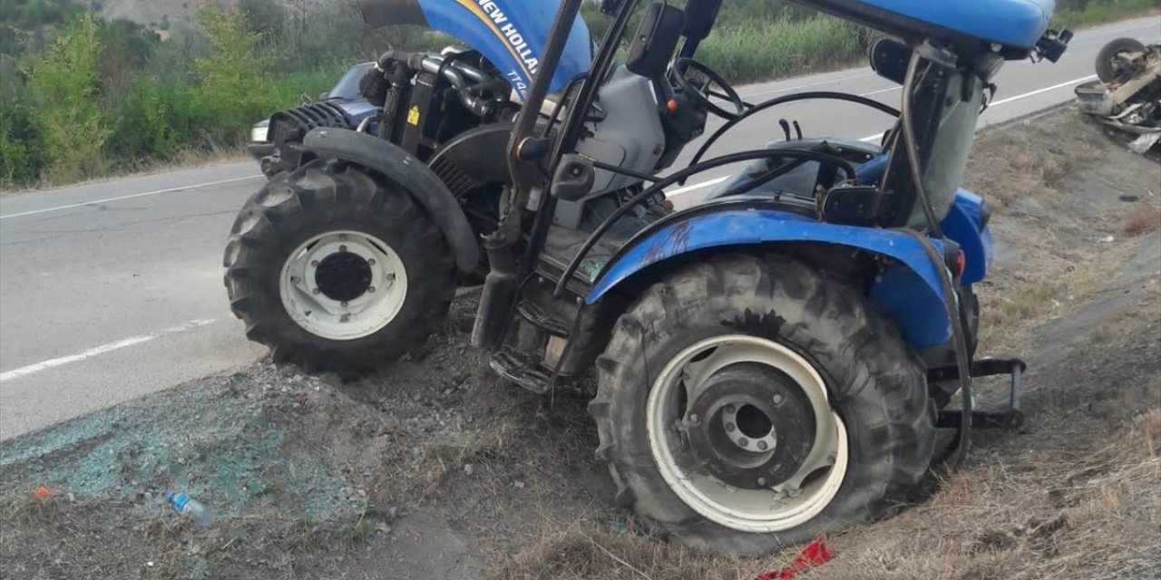 Sinop'ta traktörle çarpışan kamyonetin sürücüsü öldü