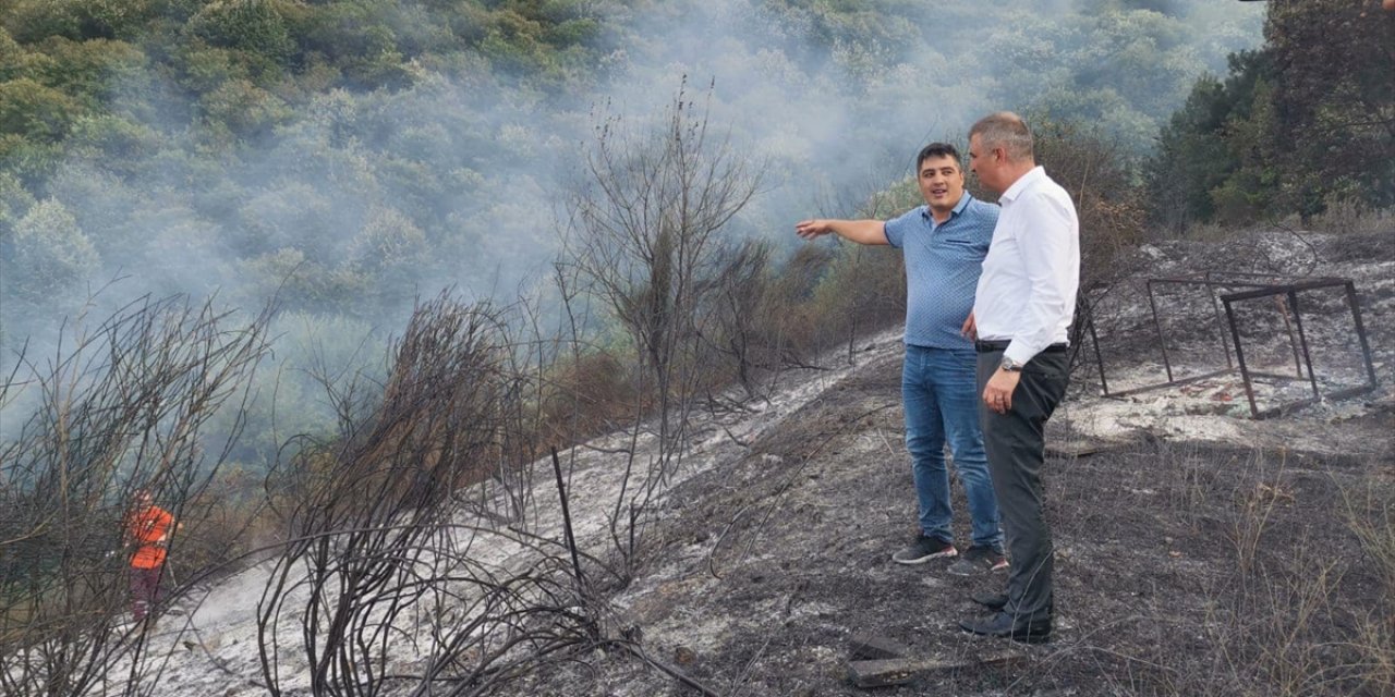 Kocaeli'de çalılık alanda çıkan yangın söndürüldü