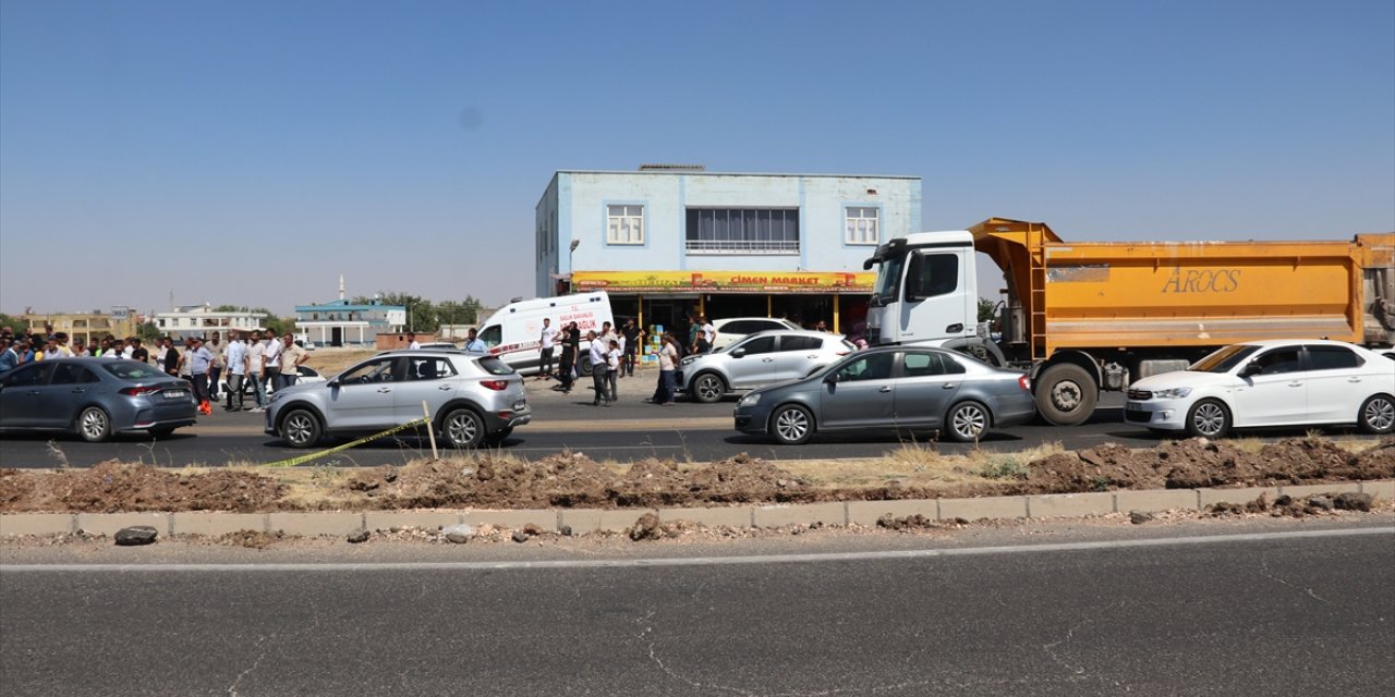 Diyarbakır'da otomobil ile kamyon çarpan yaya öldü