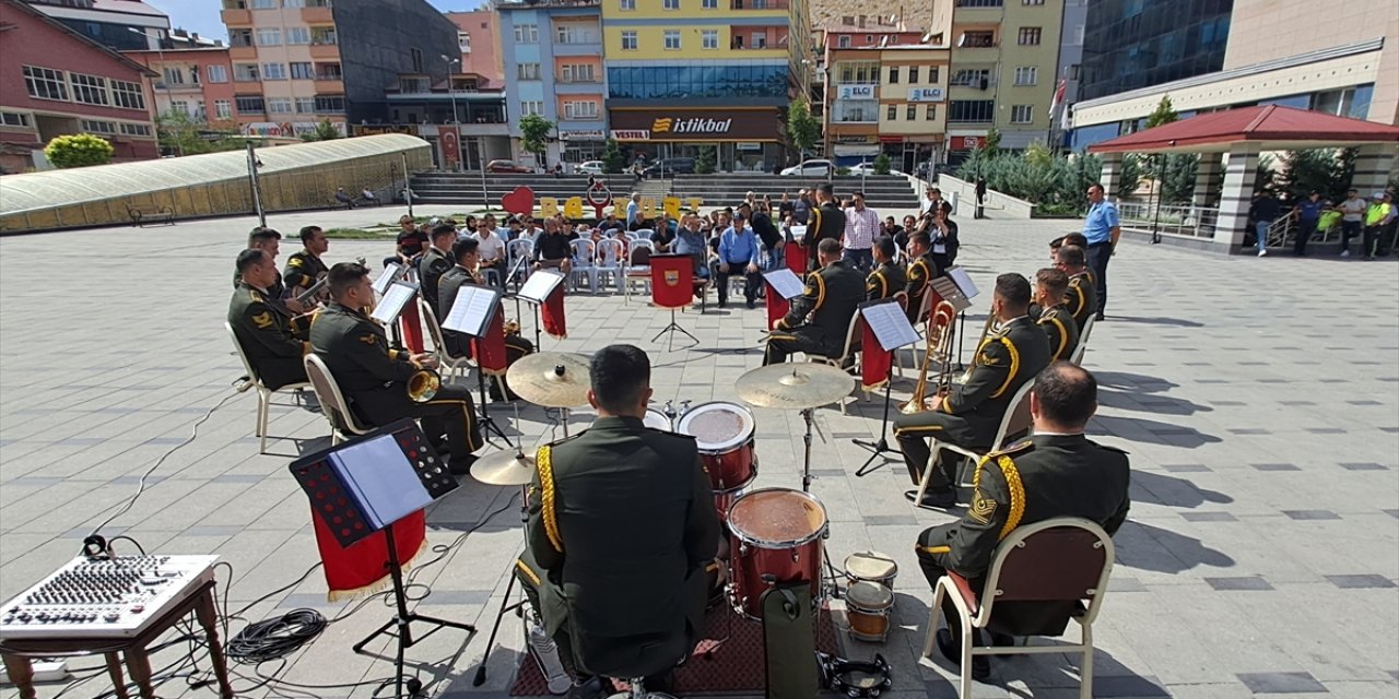 Bayburt'ta 3. Ordu Komutanlığı bando takımı konser verdi