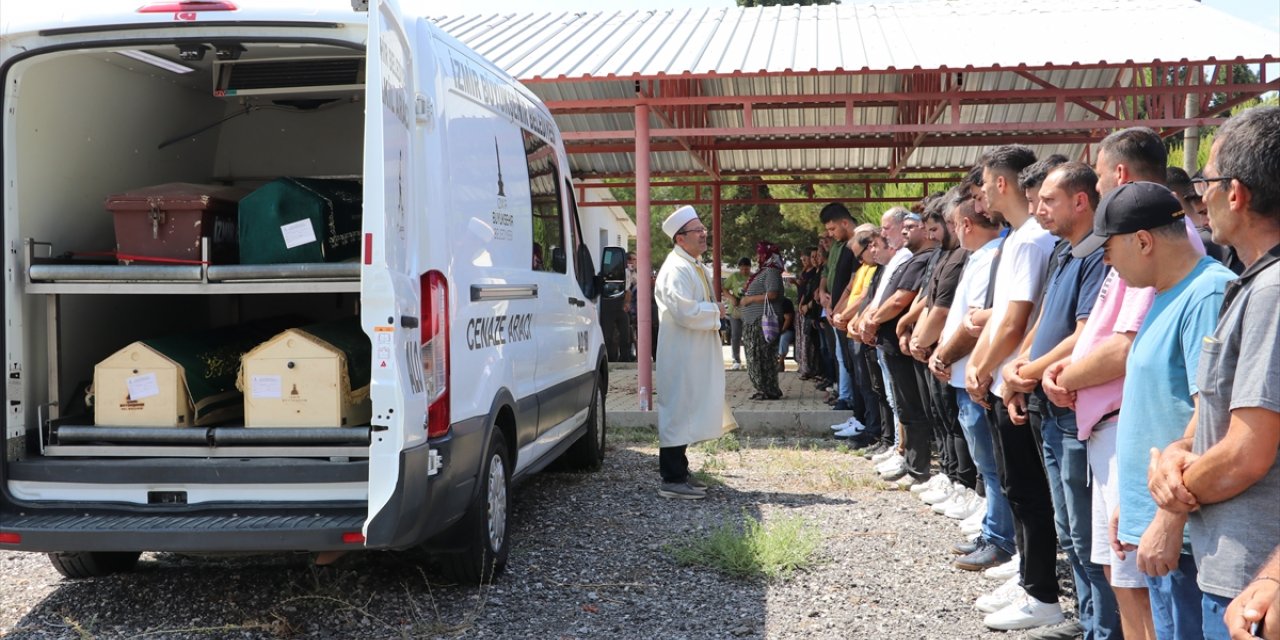 GÜNCELLEME 2 - Denizli'de kamyon ile otobüsün çarpıştığı kazada ölenlerin sayısı 7'ye yükseldi