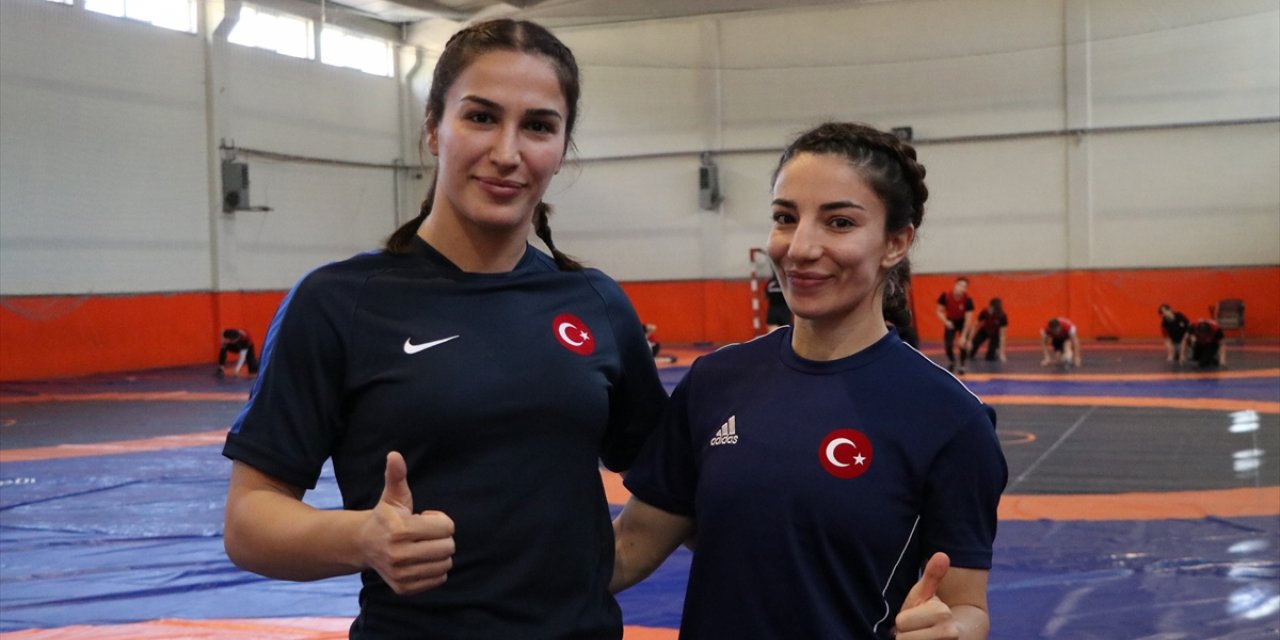 Milli kadın güreşçiler Çavuşoğlu ve Yavuz, olimpiyatlarda altın madalyaya odaklandı