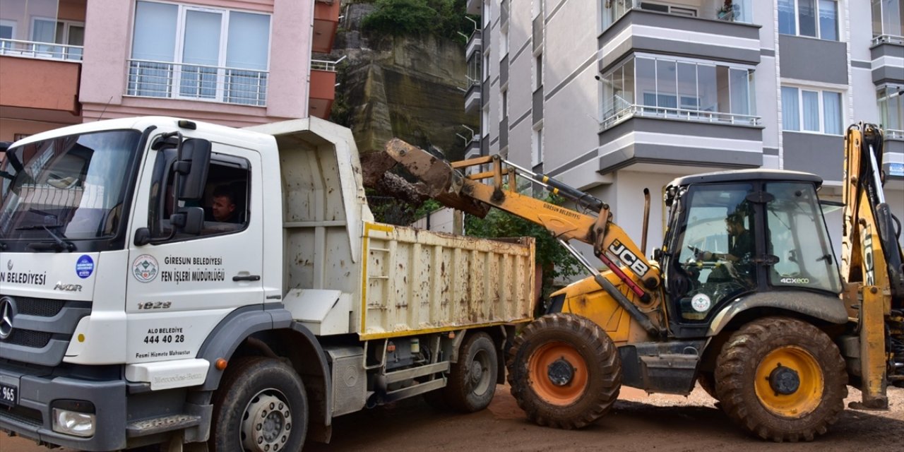 Giresun'da sağanağın yol açtığı hasar gideriliyor