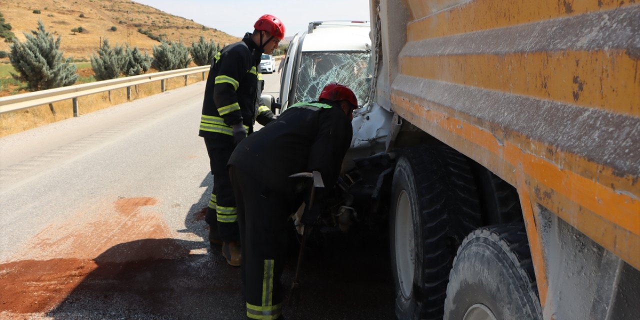 Manisa'daki trafik kazasında 7 kişi yaralandı