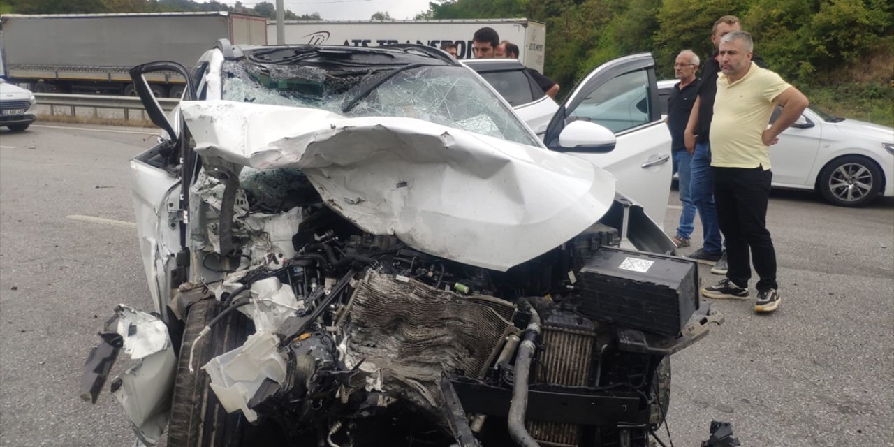 Samsun'da akaryakıt tankerine çarpan otomobildeki 1 kişi öldü, 1 kişi yaralandı