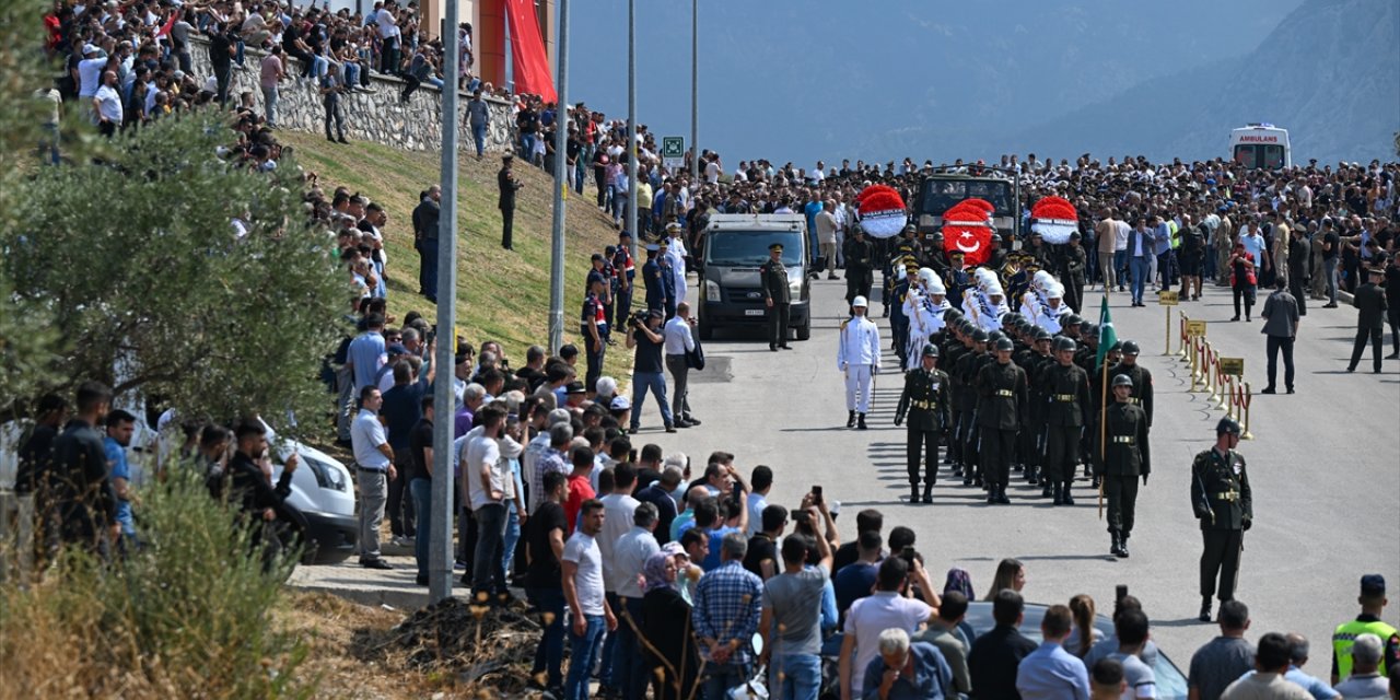 Şehit Astsubay Üstçavuş Ünal Sipahi, İzmir'de son yolculuğuna uğurlandı