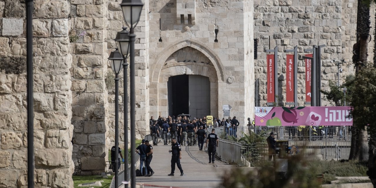 İşgal altındaki Doğu Kudüs'te düzenlenen satırlı saldırıda 3 kişi yaralandı