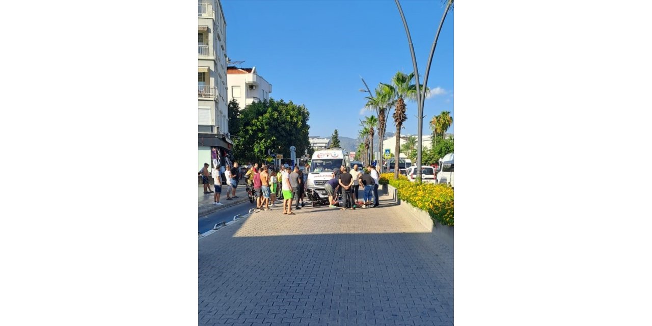 Marmaris'te motosikletin devrilmesi sonucu 2 kişi yaralandı