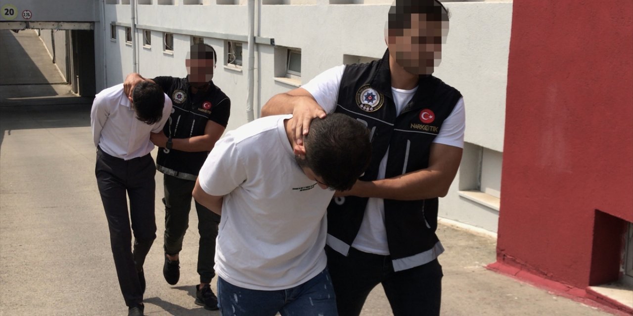 Adana'da yolcu otobüsündeki valizde 20 kilogram esrar ele geçirildi