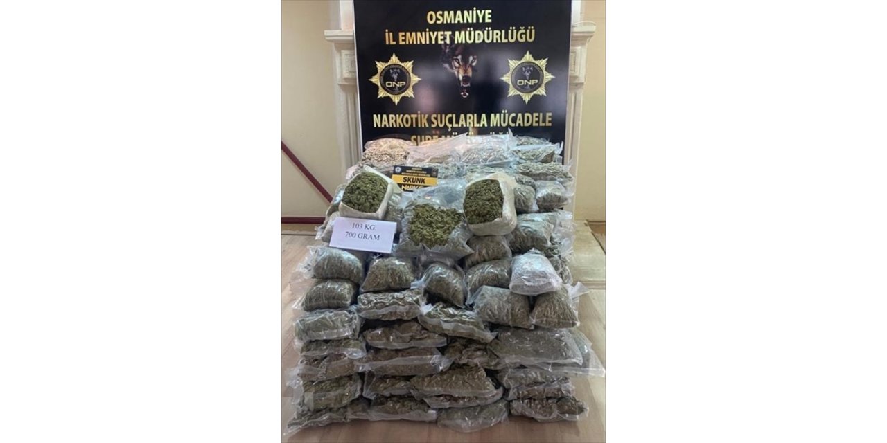 Osmaniye'de otomobilin bagajında 103 kilo 700 gram uyuşturucu ele geçirildi