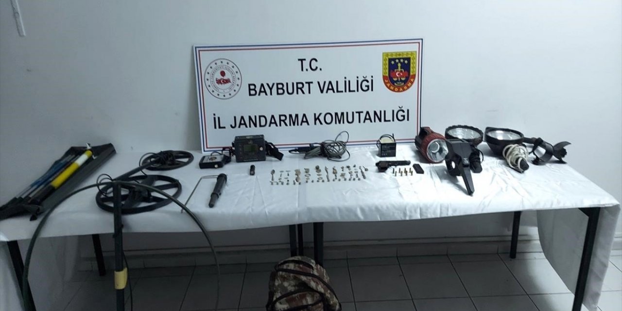 Bayburt'ta izinsiz kazı ve tarihi eser kaçakçılığı operasyonunda 5 kişi yakalandı