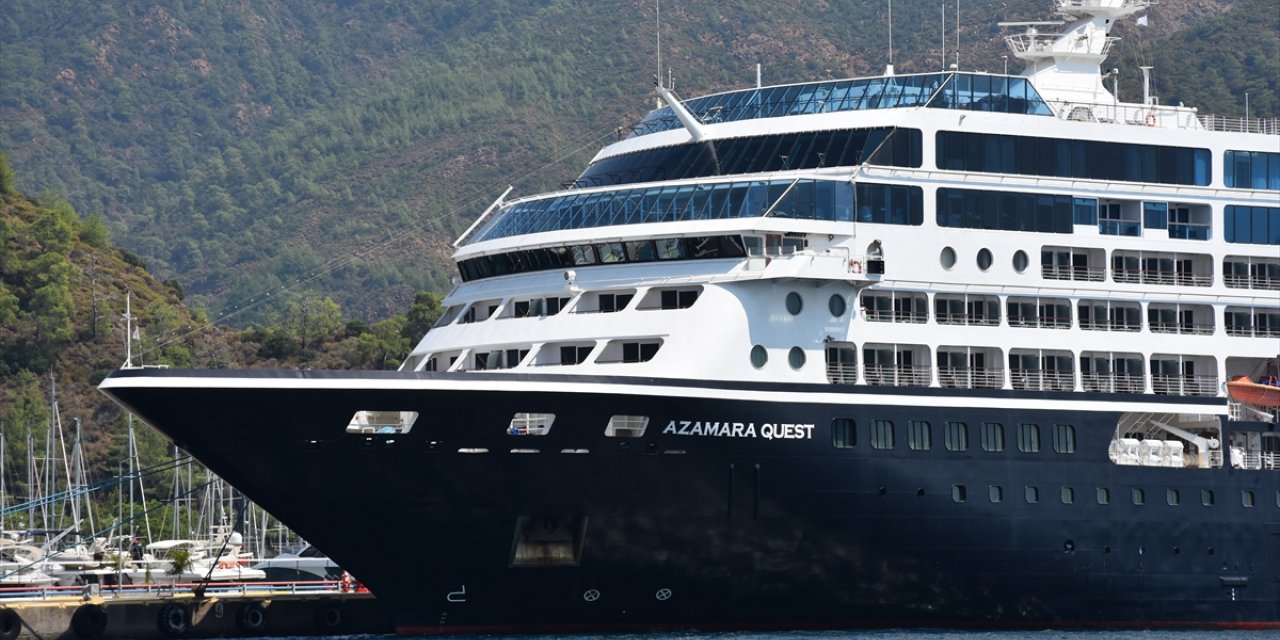 Marmaris'e "Azamara Quest" kruvaziyeriyle 550 turist geldi