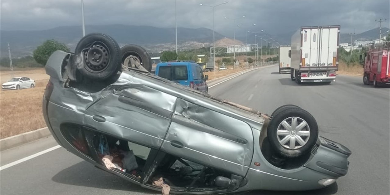 Amasya'da otomobil ile hafif ticari aracın çarpıştığı kazada 1 çocuk öldü, 8 kişi yaralandı