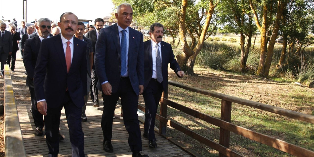 Kültür ve Turizm Bakanı Ersoy, Kızılırmak Deltası Kuş Cenneti'ni gezdi