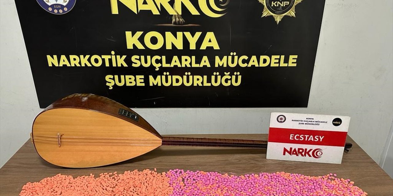 Konya'da bağlama çantasının içinde 2 bin 600 uyuşturucu hap ele geçirildi