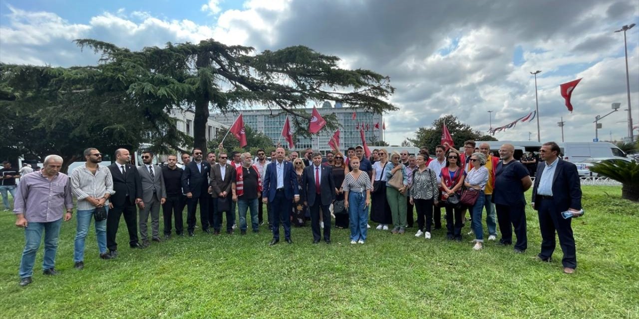 Zafer Partisi'nden İBB önünde "sel sırasında yetersiz müdahale" protestosu