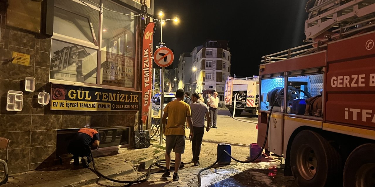 Sinop'ta temizlik malzemeleri satılan iş yerinde çıkan yangın söndürüldü