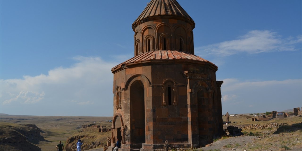 Ani Ören Yeri ziyaretçilerini tarihi yolculuğa çıkarıyor