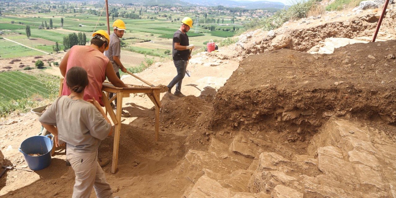 Muğla'daki Thera Antik Kenti'nin tiyatrosu gün yüzüne çıkarıldı