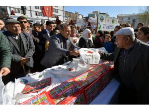 Tunceli'de "Sıfır Atık" için bez torba dağıtıldı