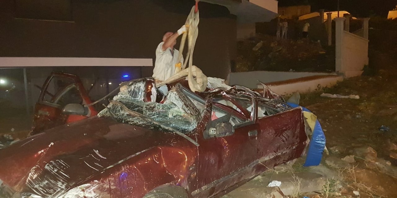 Denizli'de su kanalına devrilen otomobildeki 4 kişi öldü