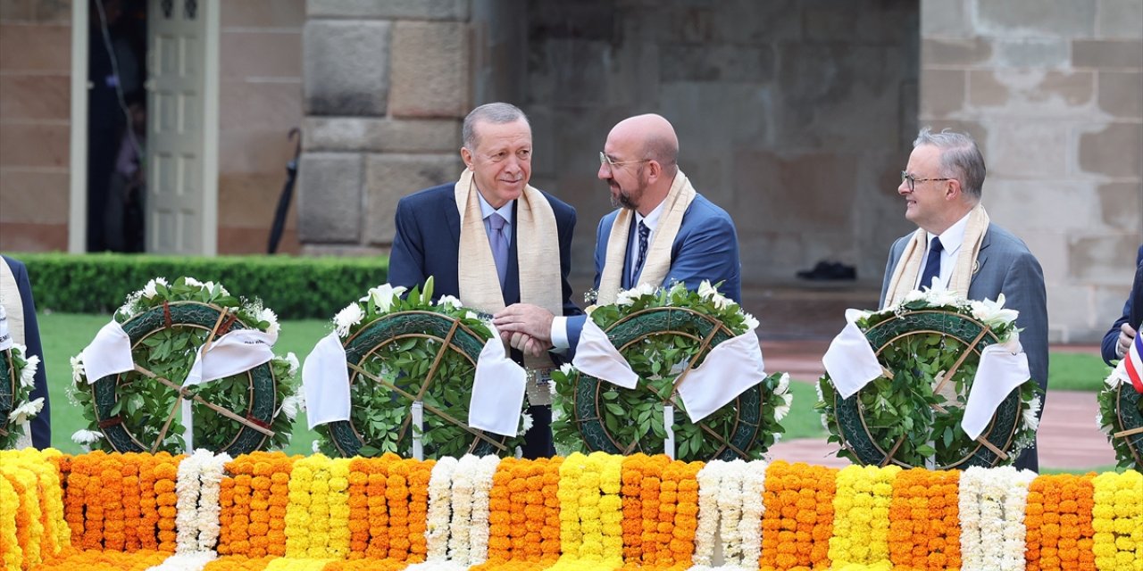 Cumhurbaşkanı Erdoğan, Mahatma Gandhi'nin anıt mezarını ziyaret etti