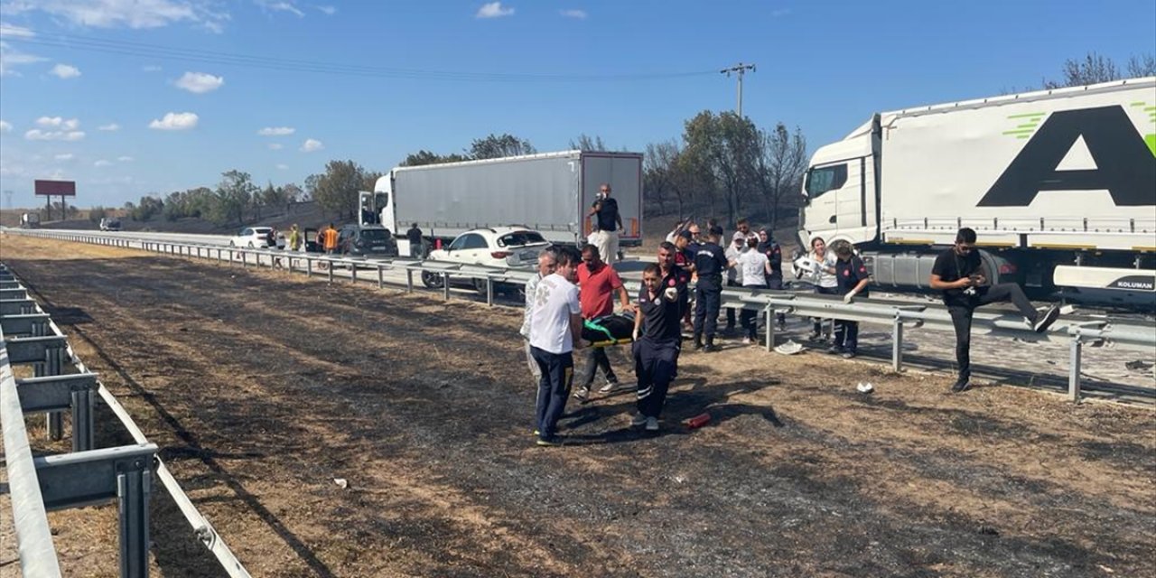 Edirne'de 12 aracın karıştığı zincirleme trafik kazasında 1 kişi öldü, 36 kişi yaralandı