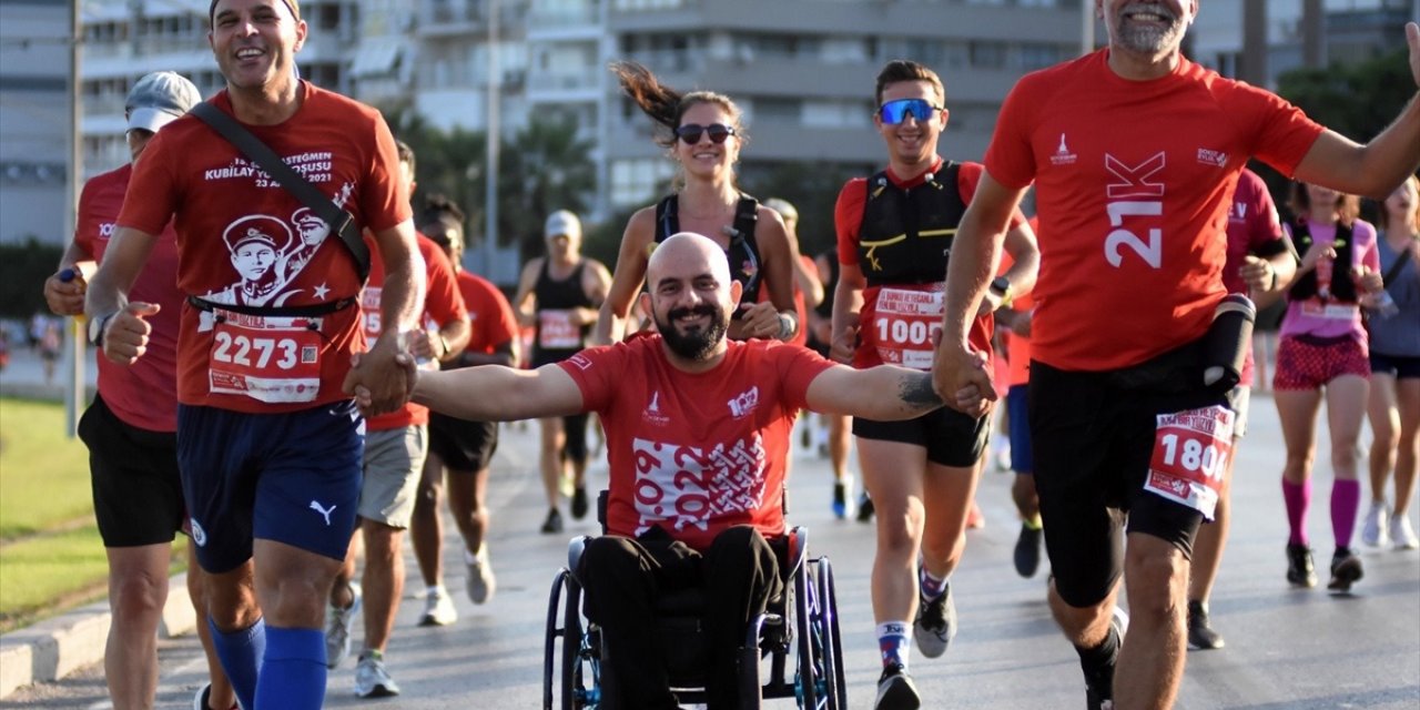 11. Uluslararası 9 Eylül İzmir Yarı Maratonu koşuldu