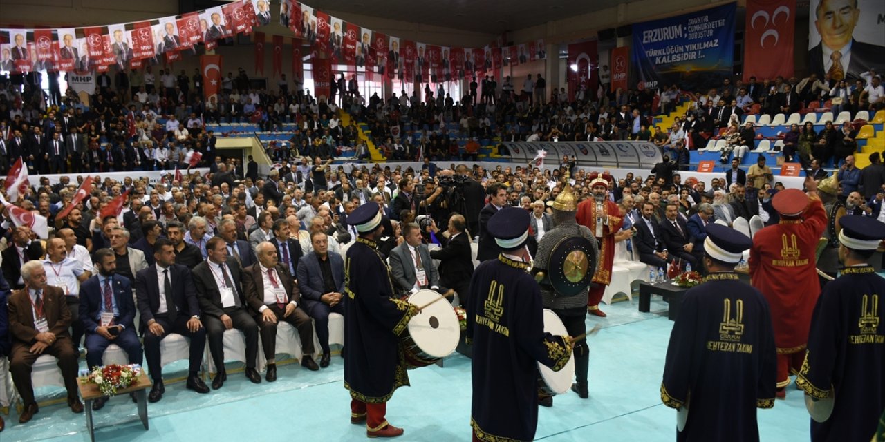 MHP Genel Başkan Yardımcısı Aydın, partisinin Erzurum il kongresinde konuştu: