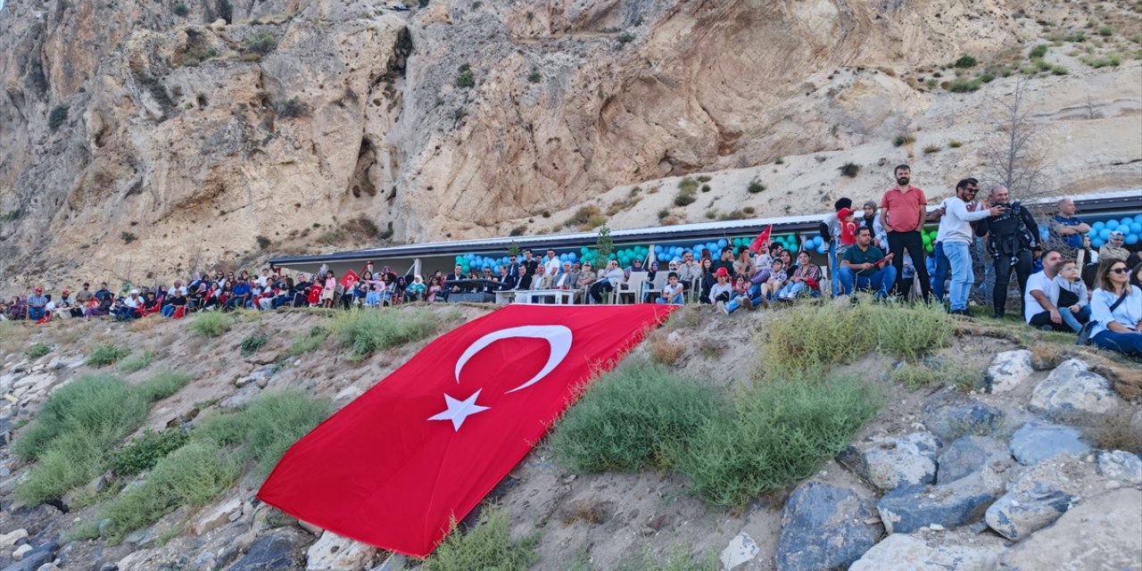 Bitlis'te "1. Adilcevaz Su Sporları Şenliği" düzenlendi