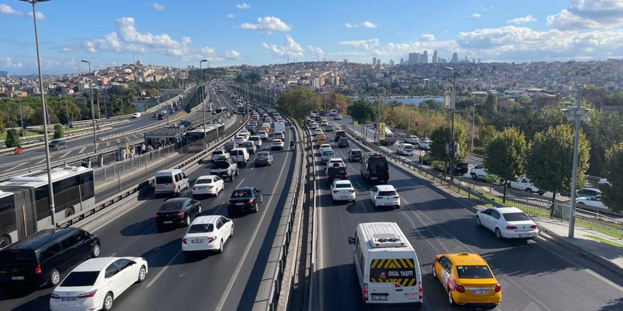 İstanbul'da okulların açılmasının da etkisiyle trafik yoğunluğu yüzde 62'lere çıktı