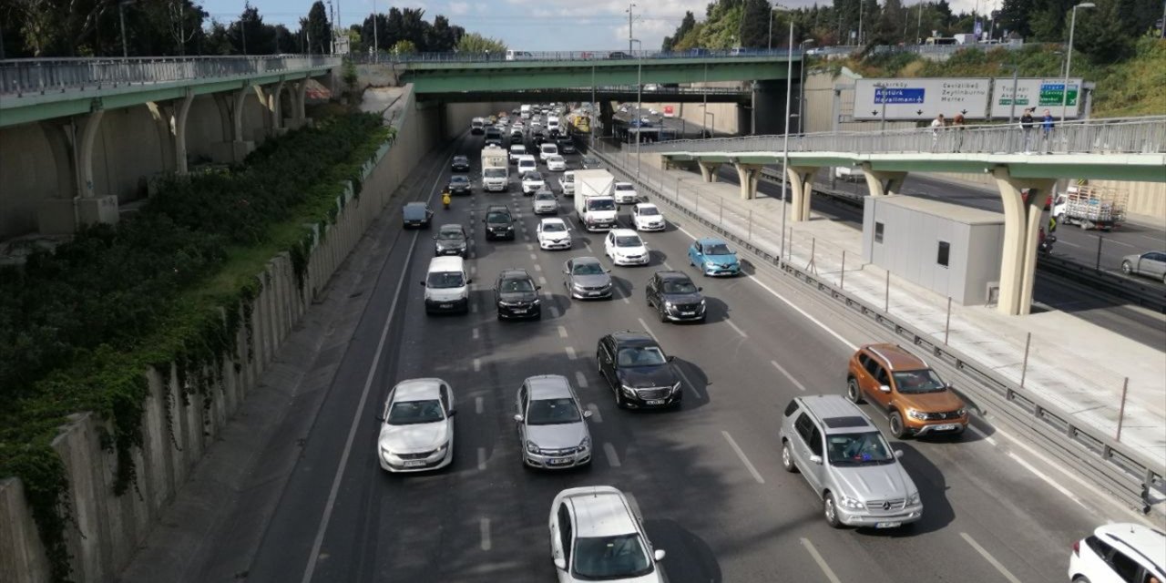 İstanbul'un bazı bölgelerinde trafik yoğunluğu yaşandı