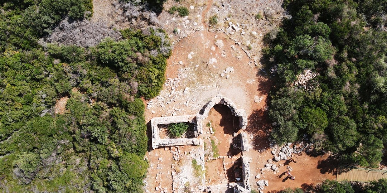 Sedir Adası'ndaki antik surlar ve tiyatro gün yüzüne çıkarılıyor